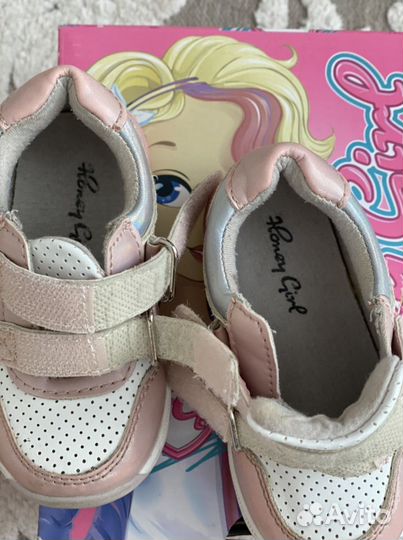 Кроссовки на девочку