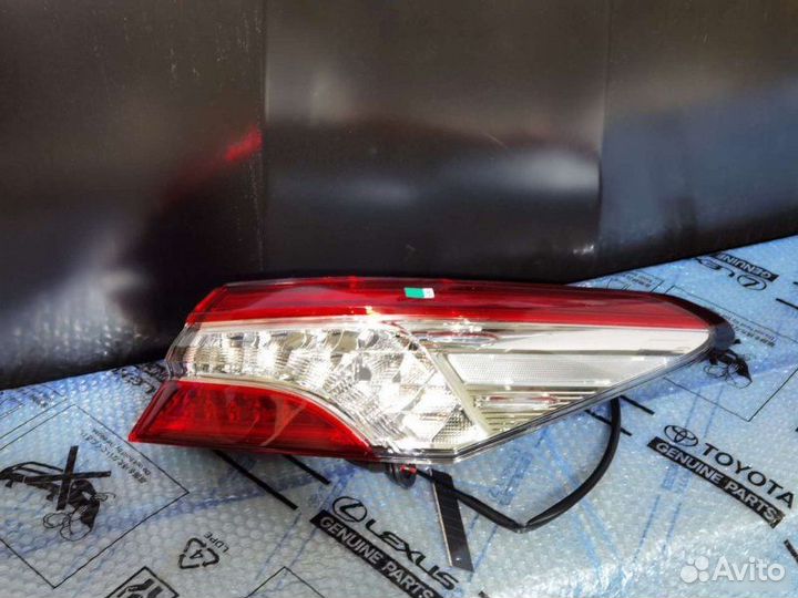 Фонарь правый Toyota Camry 70