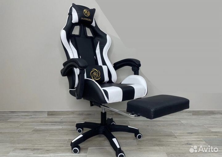 Новое игровое кресло Racer