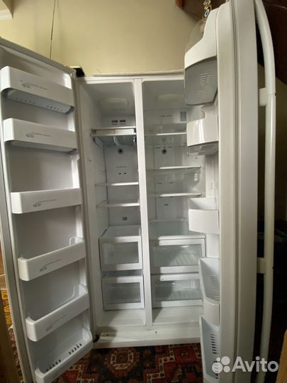 Холодильник Samsung