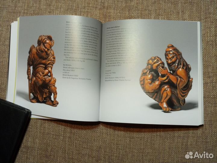 Книга на английском языке Netsuke (нэцкэ)