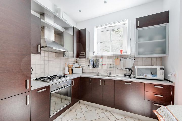 Дом 380 м² на участке 6 сот.