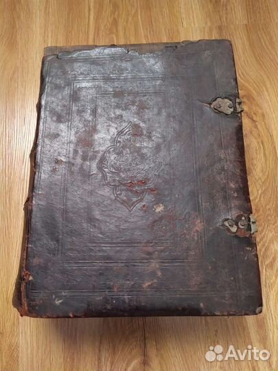 Старинная церковная книга