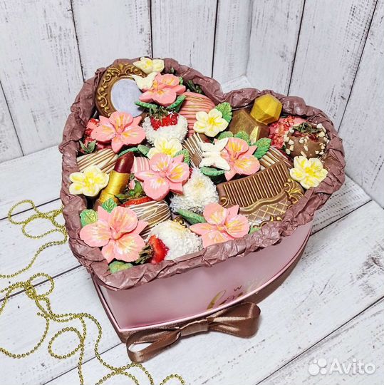 Букет из фруктов, клубники в шоколаде и пр