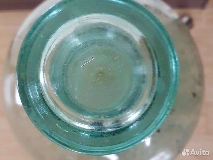 Бутыль стеклянная старинная с родной крышкой