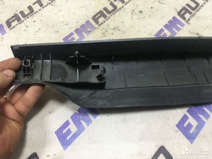 Обшивка двери багажника Форд Фокус 2 универсал