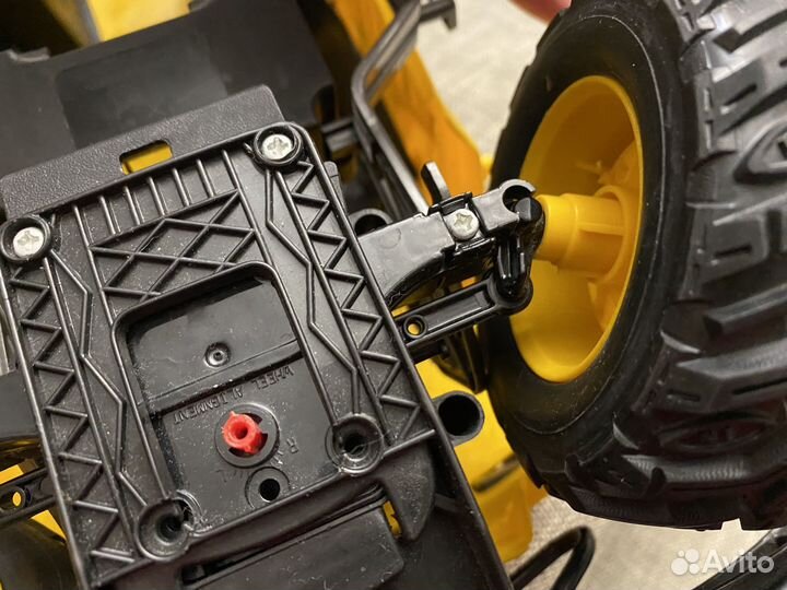 Большой игрушечный джип на запчасти