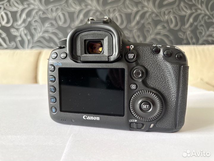 Зеркальный фотоаппарат Canon 5d Mark III