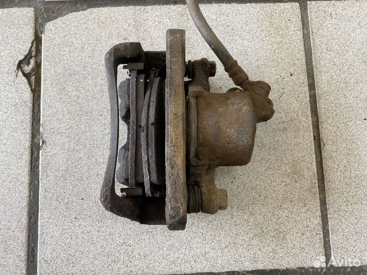 Суппорт передний Mitsubishi Lancer VII