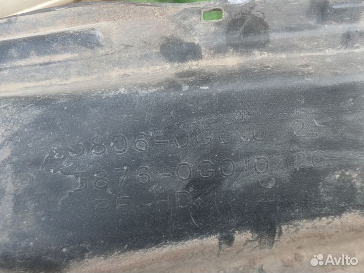 Подкрылок передний комплект Toyota Land Cruiser