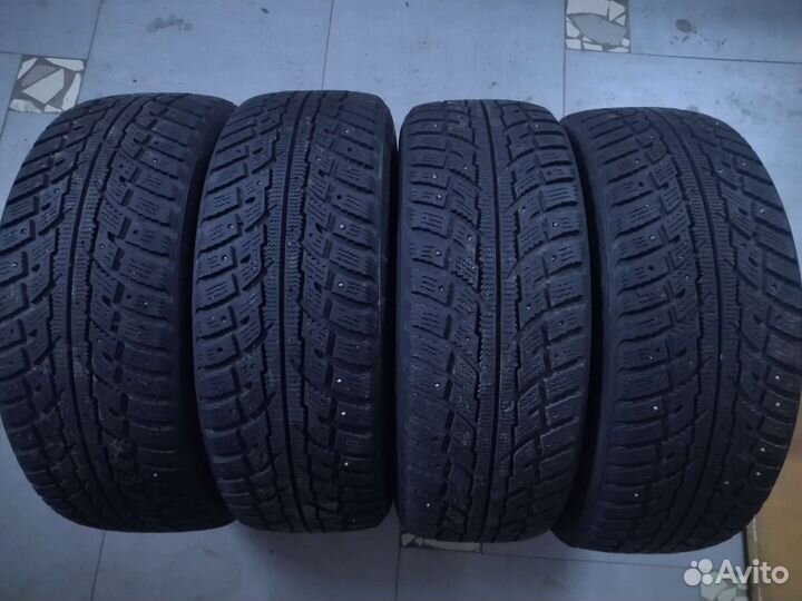 Kumho I'Zen Stud Snow KW11 225/60 R17 103T