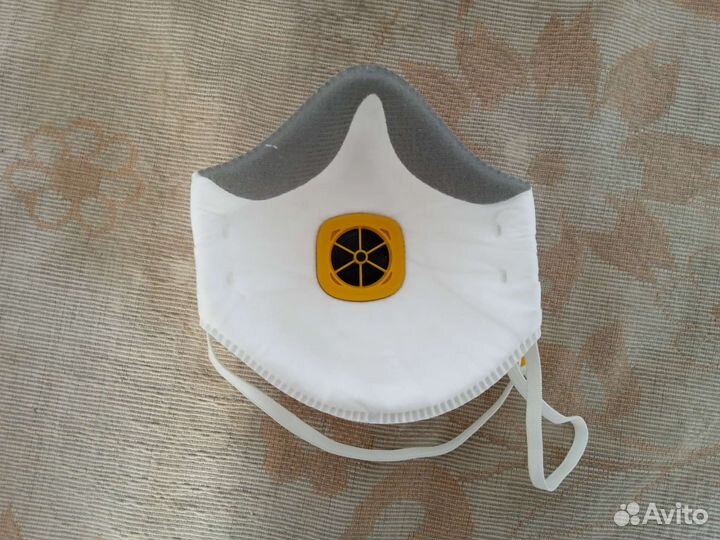 Полумаска фильтрующая с клапаном 