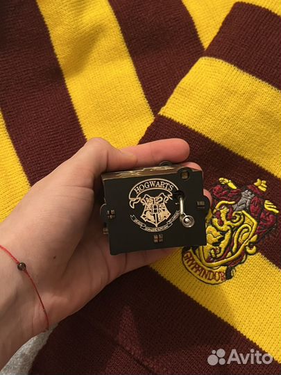 Шарф и музыкальная шкатулка Гарри Поттера