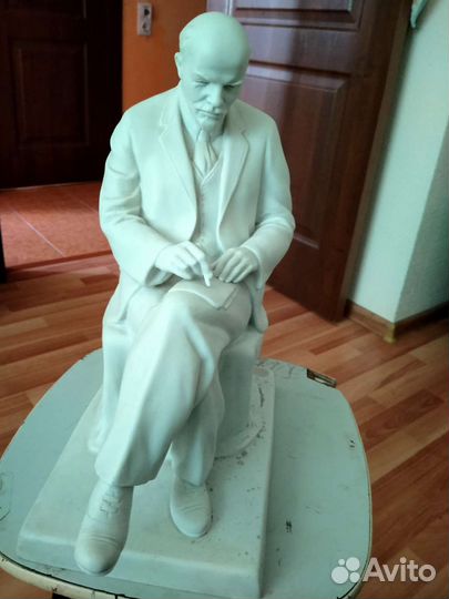 Статуя ленина