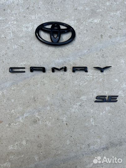 Эмблемы значки камри