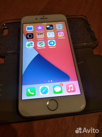 Телефон iPhone 6s silver