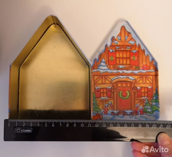 Жестяные коробки под подарки и сладости