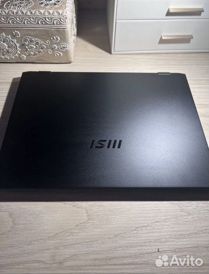 Ноутбук MSI Summit