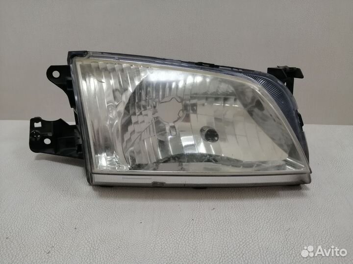 Фара правая Mazda Demio