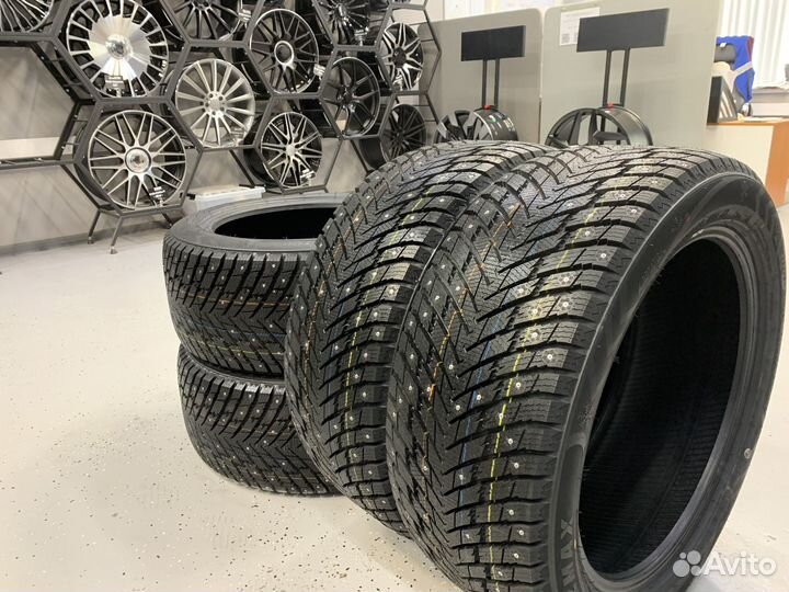 Zmax Winternova Stud II 275/45 R20 110T