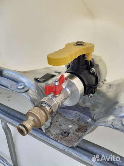 Переходник на кран(62 мм) еврокуба,выход 1/2