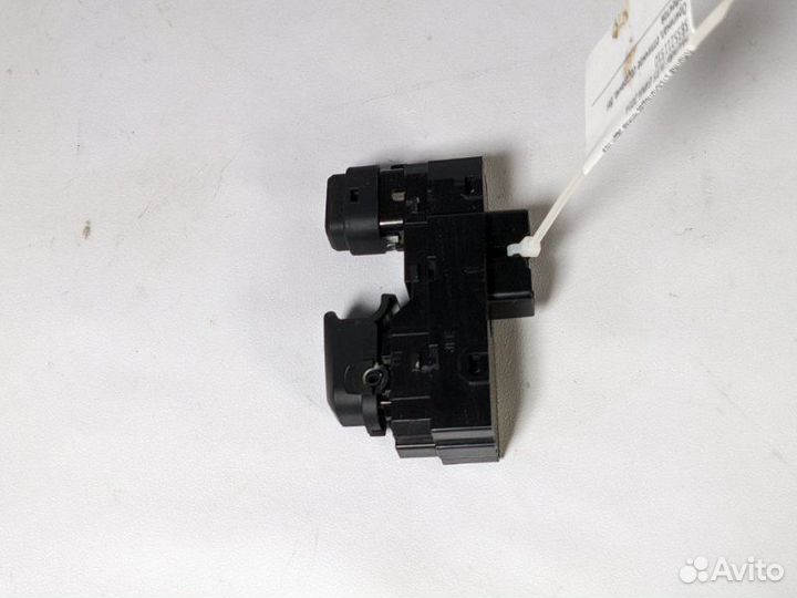 Кнопка стеклоподъемника задняя левая Hyundai Ix35