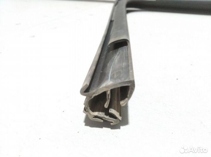 Уплотнитель стекла двери передний левый Chevrolet