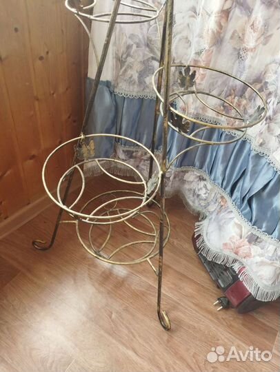 Подставка для цветов напольная металлическая