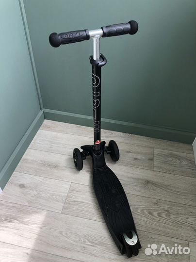 Самокат Maxi Micro чёрный