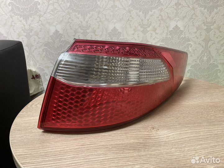 Задний правый фонарь в крыло Kia Rio 3