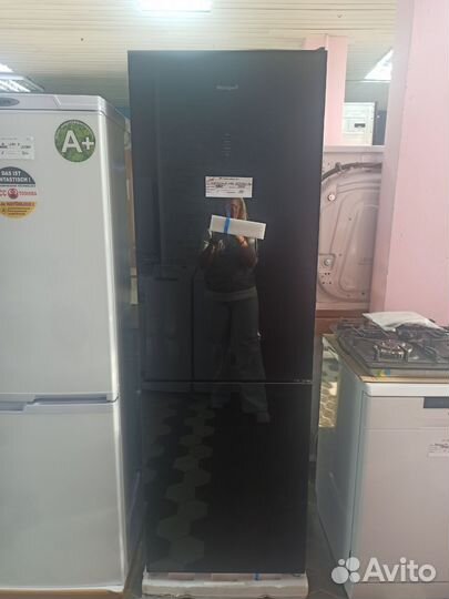 Холодильник Weissgauff WRK 1850 D Full Black Glass