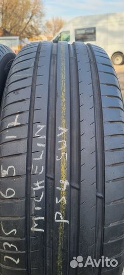 Michelin Pilot Sport 4 235/65 R17