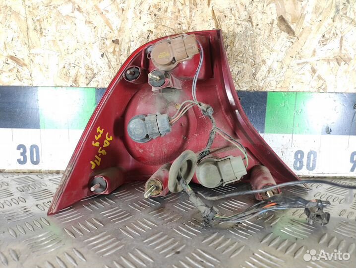 Фонарь задний правый Ford Focus 1998-2005