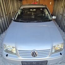 Volkswagen Bora 1.6 MT, 1999, битый, 350 000 км, с пробегом, цена 200 000 руб.