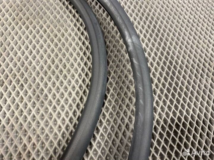 Уплотнительная резинка передняя Volkswagen Touareg