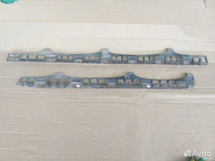 Кронштейн порога правый Volkswagen Passat Cc 1.8