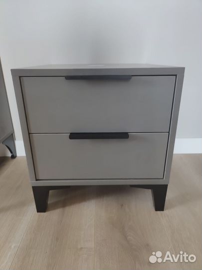 Тумба прикроватная