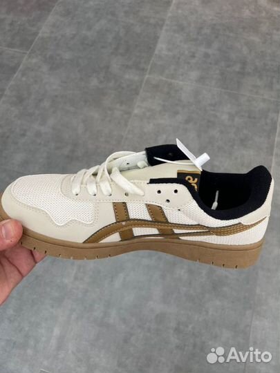 Кроссовки asics