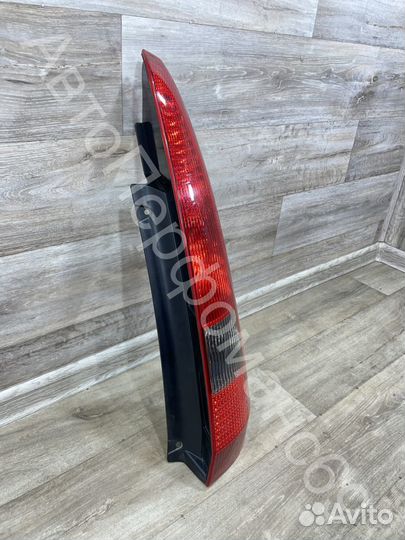 Фонарь задний правый Ford Fusion (2002-2005)