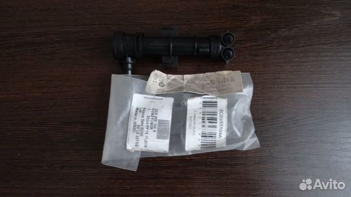 Форсунка омывателя правая Volkswagen Jetta VI 14-1