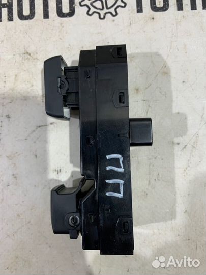 Кнопка стеклоподъемника передняя правая Kia