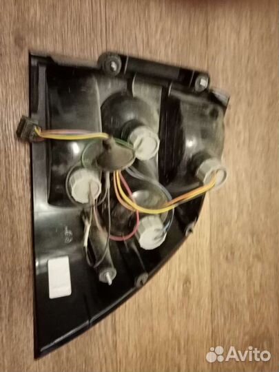 Задний левый фонарь на priora 1