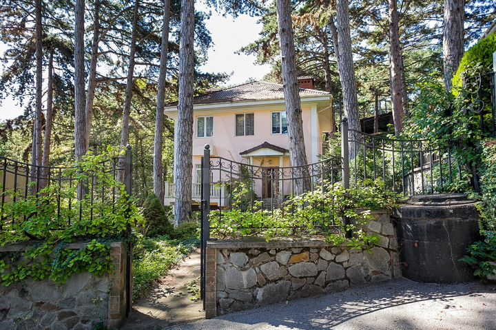 Дом 430 м² на участке 10 сот.