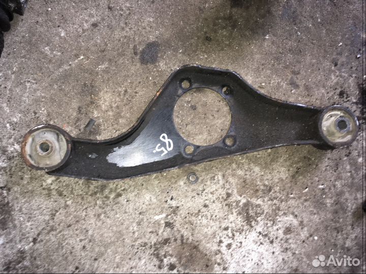 Рычаг крепления моста правый Mitsubishi Pajero 3