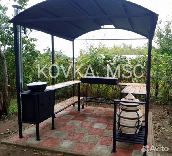 Мангал с крышей