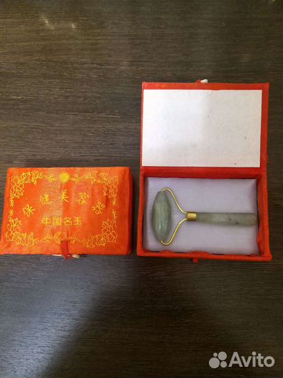 Массажер для лица нефритовый