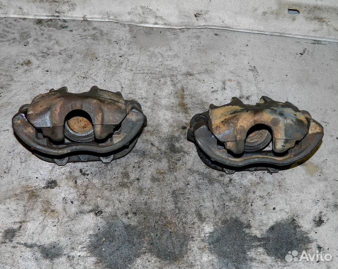 Суппорт тормозной передний Opel Omega B