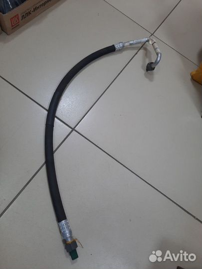 Шланг компрессора кондиционера 8D0260701H