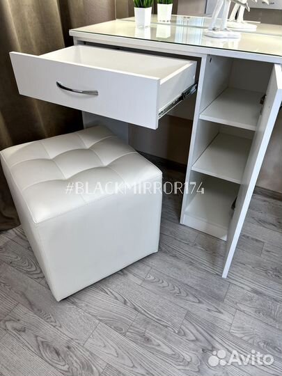 Туалетный стол с тумбой для гостиной белый
