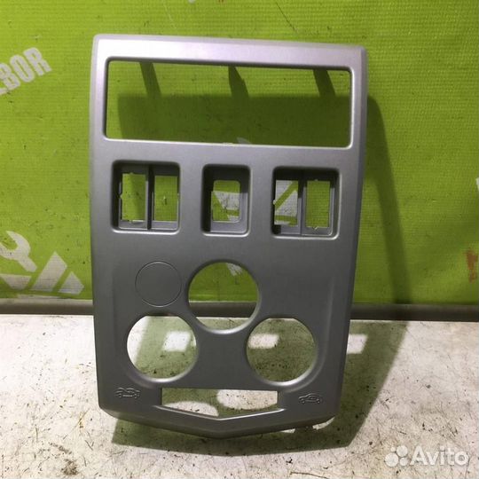 Рамка магнитолы Рено Логан